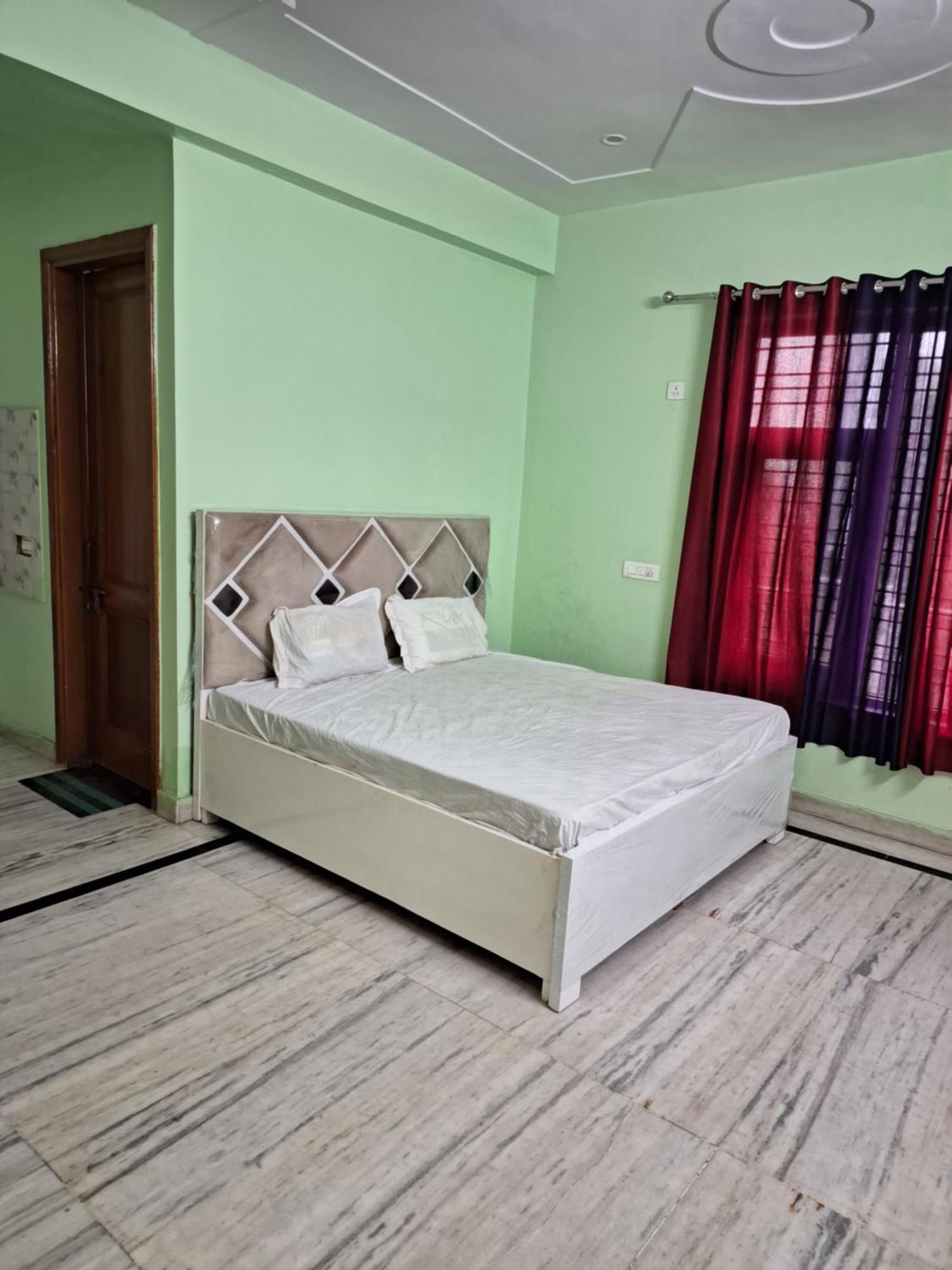 Golf Homes Gyest House Noida Exterior foto